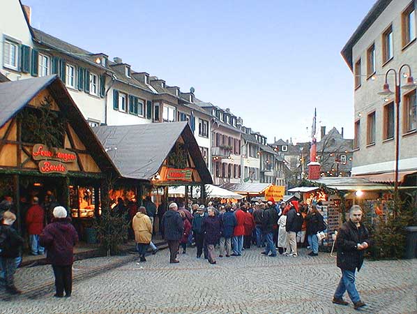 Weihnachtsmarkt Rdesheim, Glhweinhtte auf dem Marktplatz, Bild 32,  Wilhelm Hermann, 29. November 1998